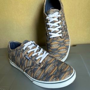 Vans lace up canvas sneaker. Aztec print. Women’s 9.5.